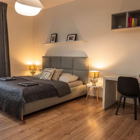 Apartman U Vystaviste 奥洛穆茨 外观 照片